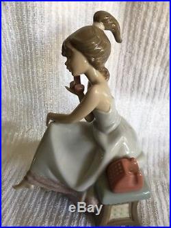 PERFECT Lladro Figurine Chit Chat Girl with Dog porcelain figurine 5466
