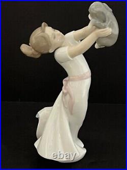 Perfect Lladro 8032 Children With Animals Best Friends Girl Holding Puppy Dog 9