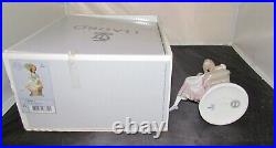 Picturesque Lladro #7612 Picture Perfect Woman & Dog-retired-excellent- New