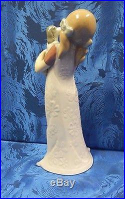 Puppy Cuddles Girl Holding Dog Porcelain Figurine Nao By Lladro #1535