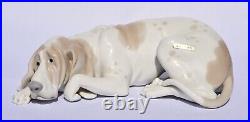 RARE Large Lladro OLD DOG Figurine 1067 / Bloodhound