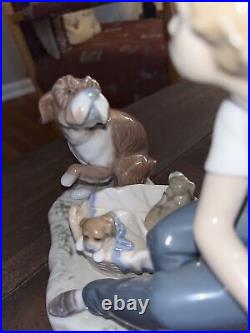 RARE Lladro This Ones Mine # 5376 Figurine Artist Hand Signed (8 by 7 by 4)