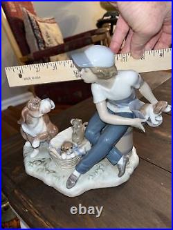 RARE Lladro This Ones Mine # 5376 Figurine Artist Hand Signed (8 by 7 by 4)
