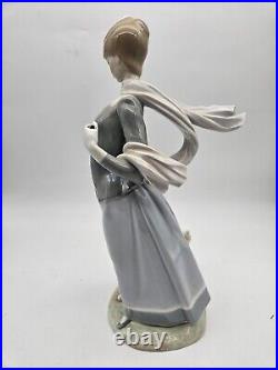 READ! Lladro Woman with Dog WITHOUT Parasol Umbrella Lady with Shawl #4914