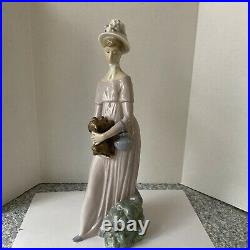 REDUCED! Lladro 4994 Looking at Her Dog Perfect condition