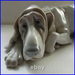 Rare retired porcelain Lladro dog'old dog' figurine bloodhound 1067 PERFECT