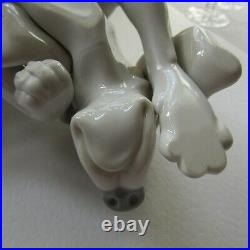 Rare retired porcelain Lladro dog'old dog' figurine bloodhound 1067 PERFECT