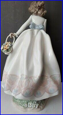 Retired 6639 Lladro Porcelain Figurine Sunday Stroll Flowers in hand WithDog