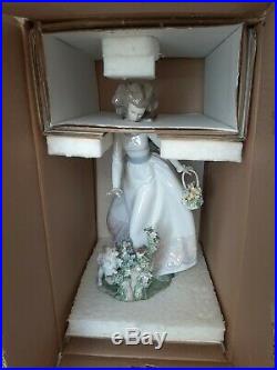 Retired 6639 Lladro Porcelain Figurine Sunday Stroll Flowers in hand WithDog