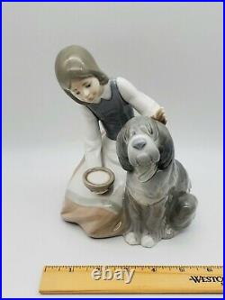 Retired Large Lladro #1334 Chow Time Girl Feeding Dog Porcelain Gloss Figurine