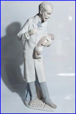 Retired Lladro 4825 Veterinarian Doctor Treating Puppy Dog Desired MATTE Finish