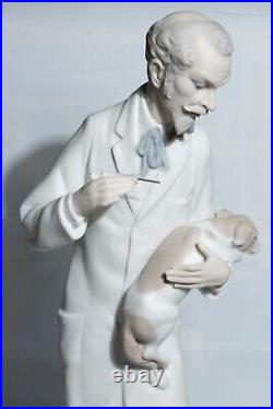 Retired Lladro 4825 Veterinarian Doctor Treating Puppy Dog Desired MATTE Finish