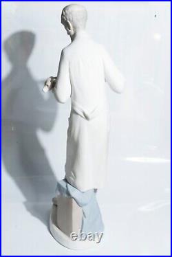 Retired Lladro 4825 Veterinarian Doctor Treating Puppy Dog Desired MATTE Finish