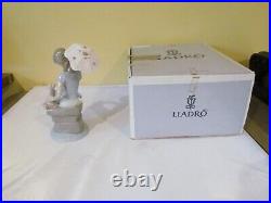 SURPRISING LLADRO #7612 PICTURE PERFECT GIRL withPARASOL & DOG-MINT withO BOX