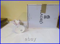 SURPRISING LLADRO #7612 PICTURE PERFECT GIRL withPARASOL & DOG-MINT withO BOX