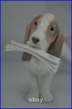 Superb Lladro Dog Morning Delivery Ref 6398