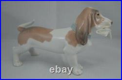 Superb Lladro Dog Morning Delivery Ref 6398