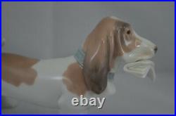 Superb Lladro Dog Morning Delivery Ref 6398