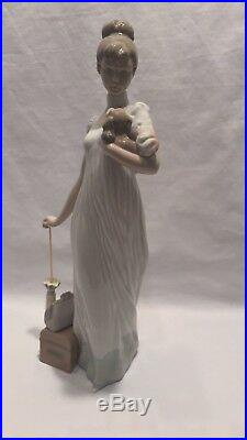 Traveling Companions Lladro 6753 / Lady with dog FREE SHIPPING