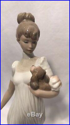 Traveling Companions Lladro 6753 / Lady with dog FREE SHIPPING