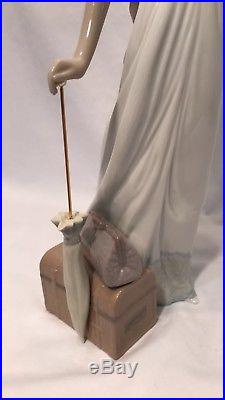 Traveling Companions Lladro 6753 / Lady with dog FREE SHIPPING