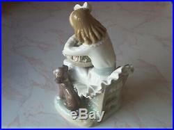 VINTAGE LLADRO FIGURINE GIRL WITH FLOWERS BASKET & DOG #1088 Issued 1970-1990