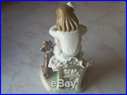 VINTAGE LLADRO FIGURINE GIRL WITH FLOWERS BASKET & DOG #1088 Issued 1970-1990