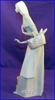 VINTAGE LLADRO SHEPHERDESS LADY With BREAD BASKET & DOG FIGURINE 11 TALL