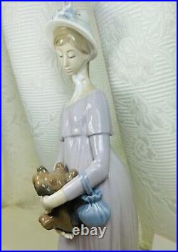 VNTG. Genuine Figurine Lladro Beautiful Lady Pregnan With Dog #4994 SPAIN