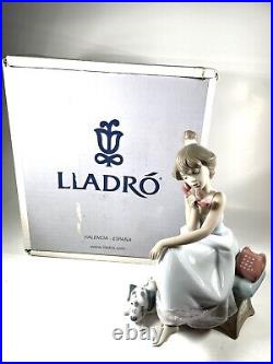 VNTG Lladro Chit Chat 5466 Girl on Phone with Orig Box 1990 Girl with Dog Great Cond