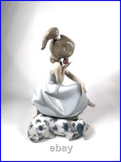 VNTG Lladro Chit Chat 5466 Girl on Phone with Orig Box 1990 Girl with Dog Great Cond