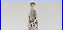 VTG Lladro Lady Holding Pekingese Dog Retired Mint Statue Glossy Porcelain Rare