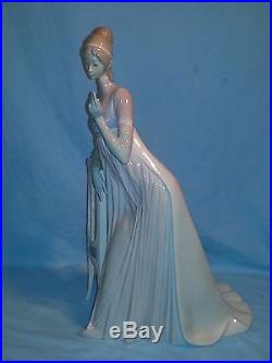 Very Large Lladro Lady Empire #4719, Woman with Dog In Chair, 19 inches, Mint