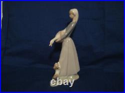 Vintage 1974 Lladro girl with goose and dog Retired 1985 10.5 high. #4866