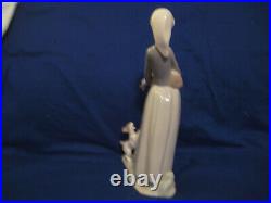 Vintage 1974 Lladro girl with goose and dog Retired 1985 10.5 high. #4866