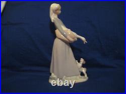 Vintage 1974 Lladro girl with goose and dog Retired 1985 10.5 high. #4866