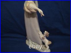 Vintage 1974 Lladro girl with goose and dog Retired 1985 10.5 high. #4866