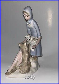 Vintage Graceful Woman withDogs Figure Country Victorian Art (Lladro Look)Medro's