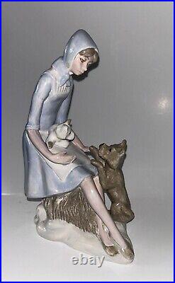 Vintage Graceful Woman withDogs Figure Country Victorian Art (Lladro Look)Medro's