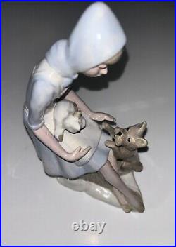 Vintage Graceful Woman withDogs Figure Country Victorian Art (Lladro Look)Medro's