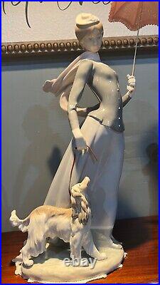 Vintage LLARDO Lady With Shawl Dog Figurine Retired D-14 Shawl #4914