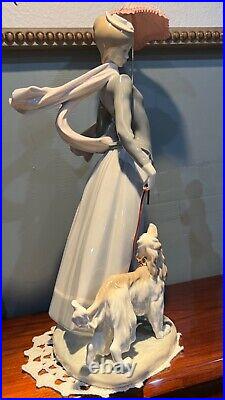 Vintage LLARDO Lady With Shawl Dog Figurine Retired D-14 Shawl #4914