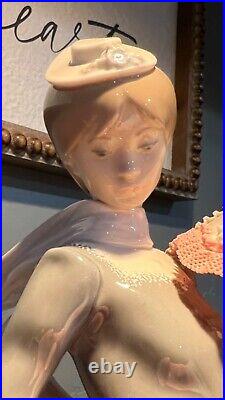 Vintage LLARDO Lady With Shawl Dog Figurine Retired D-14 Shawl #4914