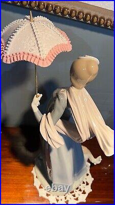 Vintage LLARDO Lady With Shawl Dog Figurine Retired D-14 Shawl #4914