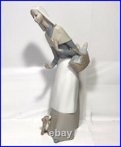 Vintage Lladro Figurine Girl With Dog & Bread Basket Excellent Condition
