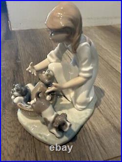 Vintage Lladro, Joy In A Basket 5595 No Box Or COA, Great Pre Owned Condition