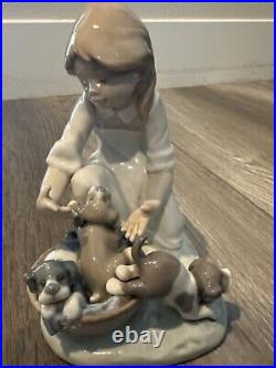 Vintage Lladro, Joy In A Basket 5595 No Box Or COA, Great Pre Owned Condition