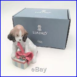 Vintage Lladro Porcelain Dog Figurine 8692 Can't Wait, Christmas Edition with Box