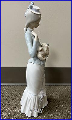 Vintage Lladro Porcelain Figurine WALK WITH THE DOG 4893 Woman Holding Pekingese