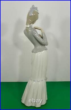 Vintage Lladro Porcelain Figurine WALK WITH THE DOG 4893 Woman Holding Pekingese